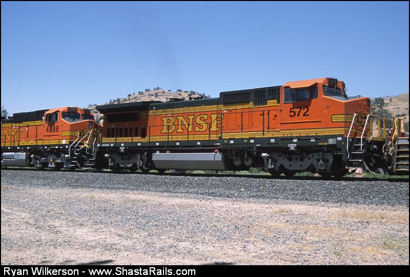BNSF 572